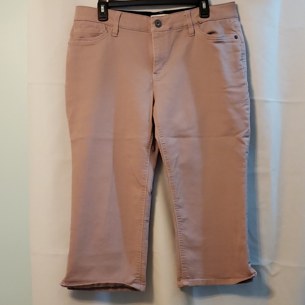 Liz Claiborne Stretch Capris size 14